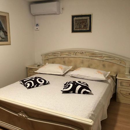 Apartment Danka Omiš Esterno foto